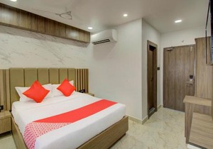 Capital O V Hotel