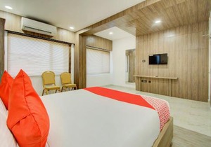 Capital O V Hotel