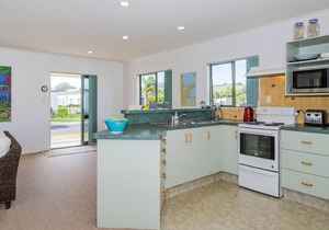 Captain's Cabin - Cooks Beach Holiday Home