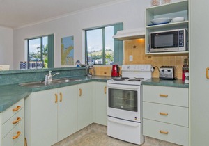 Captain's Cabin - Cooks Beach Holiday Home