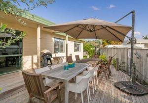 Captain's Cabin - Cooks Beach Holiday Home