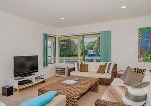 Captain's Cabin - Cooks Beach Holiday Home