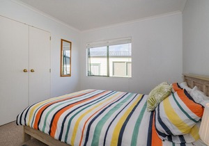 Captain's Cabin - Cooks Beach Holiday Home, COOKS BEACH