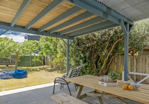 Captains Bach @ Cooks - Downstairs Holiday Unit, COOKS BEACH
