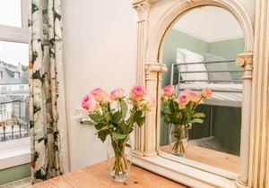 CAPTAINS COTTAGE, pet friendly, character holiday cottage in Whitby