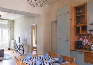 Carola A tastefully furnished apartment lakefront