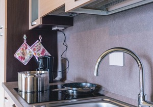 Carola B tastefully furnished apartment lakefront