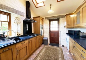 Carole's Cottage - Private Parking, Sea Views, Garden & Close To Harbour & Beach