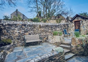 Carole's Cottage - Private Parking, Sea Views, Garden & Close To Harbour & Beach