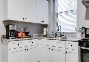 Carytown Charm: 1BR with King Bed/fully fenced