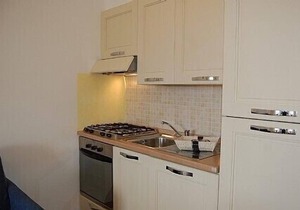 Casa Aliade A: A welcoming apartment that is part of a villa surrounded by the greenery.