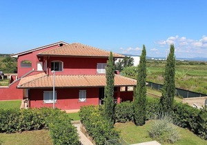Casa Aliade A, fully refundable with voucher*: A welcoming apartment that is part of a villa surrounded by the greenery.