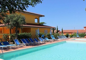 Casa Aliade D, fully refundable with voucher*: A welcoming apartment that is part of a villa surrounded by the greenery.