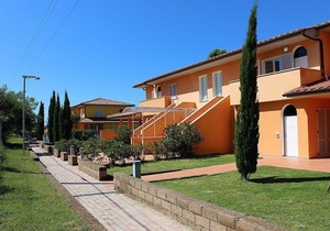 Casa Aliade D, fully refundable with voucher*: A welcoming apartment that is part of a villa surrounded by the greenery.