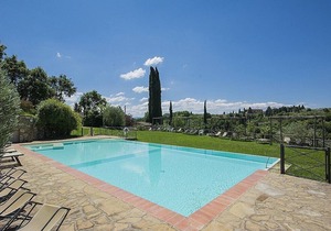 Casa Bonannia G: A bright one-story apartment in the characteristic style of the Tuscan countryside.