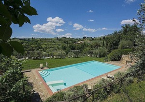 Casa Bonannia G: A bright one-story apartment in the characteristic style of the Tuscan countryside.