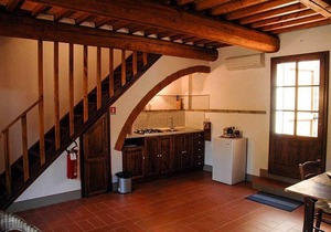 Casa Bonannia Q: A bright two-story apartment in the characteristic style of the Tuscan countryside.