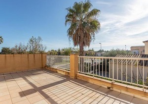 Casa con Jardín Privado, 3 Habitaciones, Terraza y Garaje en Sant Pere Pescador - ES-89-100