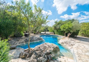 Casa De Piedra - Two Bedroom Villa, Sleeps 4