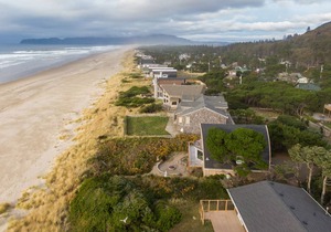 Casa Del Mar, Dog Friendly, Oceanfront, awesome patio space with firepit!