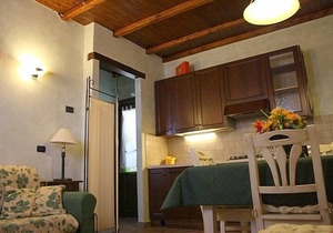 Casa delle Mammole C: A characteristic and welcoming apartment that is part of an ancient country house surrounded by the greenery, with Free WI-FI.