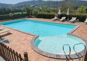 Casa delle Mammole C: A characteristic and welcoming apartment that is part of an ancient country house surrounded by the greenery, with Free WI-FI.