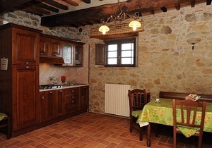 Casa delle Mammole D: A characteristic and welcoming apartment that is part of an ancient country house surrounded by the greenery, with Free WI-FI.