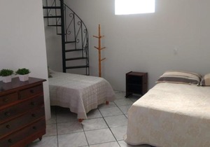 Casa e Apartamentos a 100 metros da praia de Morrinhos em Bombinhas