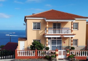 Casa Junonia Apartments, with terrace, Bajo B