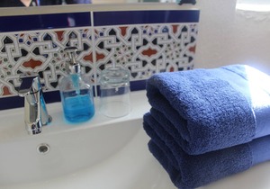 Casa La Nuez B & B, spacious bathrooms, free WiFi, terrace, swimming pool, garden