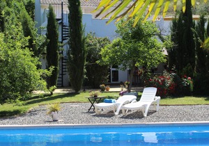 Casa La Nuez B & B, spacious bathrooms, free WiFi, terrace, swimming pool, garden
