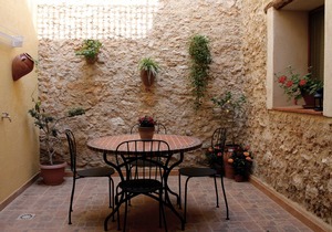 Casa Llebra I, rehabilitated town houses