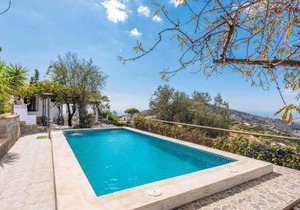 Casa Lola Sayalonga by Ruralidays