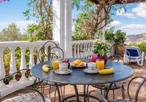 Casa Lola Sayalonga by Ruralidays