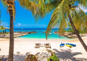 Casa Luna 16: Luxe Resort South of Seven Mile Beach w/Pool, Heated Spa, & Beach Cove