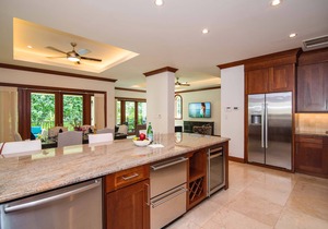 Casa Luna 4: Gated Luxury Resort Near Seven Mile Beach w/Barefoot Beach, Pool & Heated Spa