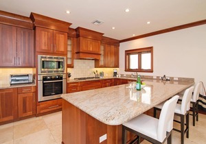 Casa Luna 4: Gated Luxury Resort Near Seven Mile Beach w/Barefoot Beach, Pool & Heated Spa