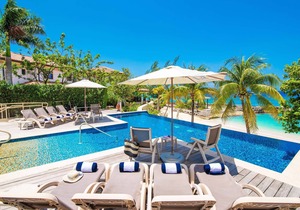 Casa Luna 4: Gated Luxury Resort Near Seven Mile Beach w/Barefoot Beach, Pool & Heated Spa