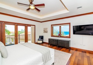 Casa Luna 4: Gated Luxury Resort Near Seven Mile Beach w/Barefoot Beach, Pool & Heated Spa