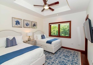 Casa Luna 4: Gated Luxury Resort Near Seven Mile Beach w/Barefoot Beach, Pool & Heated Spa