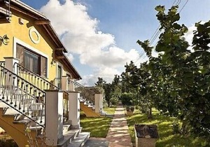 Casa Nocciola A, fully refundable with voucher*: A graceful two-story apartment surrounded by the greenery.