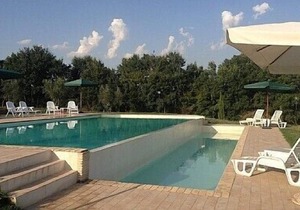 Casa Norberto A, fully refundable with voucher*: A graceful apartment surrounded by meadows and by green hills.