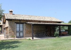 Casa Norberto C, fully refundable with voucher*: A spacious apartment surrounded by meadows and by green hills.