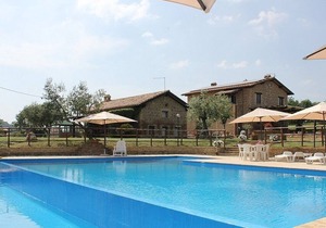 Casa Norberto C, fully refundable with voucher*: A spacious apartment surrounded by meadows and by green hills.
