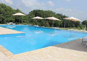 Casa Norberto C, fully refundable with voucher*: A spacious apartment surrounded by meadows and by green hills.