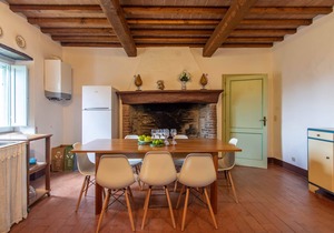 Casa Paciano, near town, apartments with pool, Ciliegio