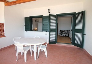 Casa Panna D, fully refundable with voucher*: A cheerful apartment that is part of a small villa located right on the beach, with Free WI-FI.