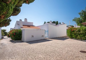 Casa Realengo directly on the beach and 3 communal pools