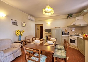 Casa Rossa 5 - Apartment with swimming pool