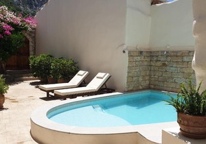Casa Sofia Apt#1, By Hellocrete